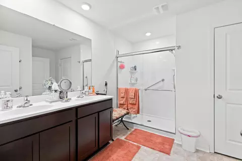 Bath - 1112 Janice Ln, Talbott, TN 37877 photo 1 of 2