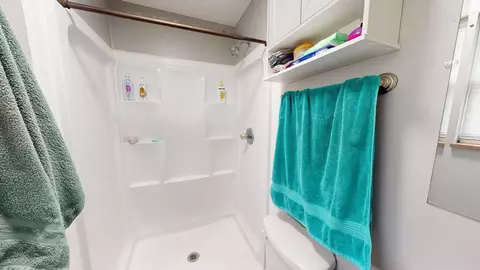 Bath - 6856 Hunter Rd, Talbott, TN 37877 photo 5 of 5