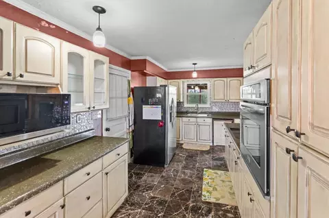 Kitchen - 566 Shaver Dr, Talbott, TN 37877 photo 3 of 3