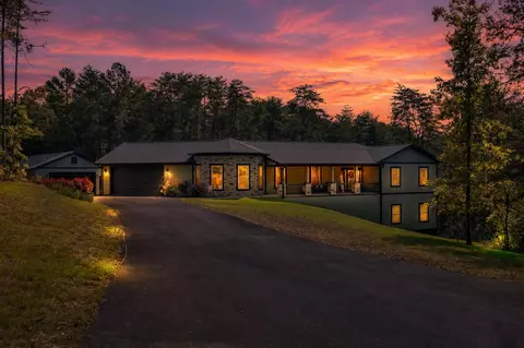 2160 Ranch Rd, Dandridge, TN 37725