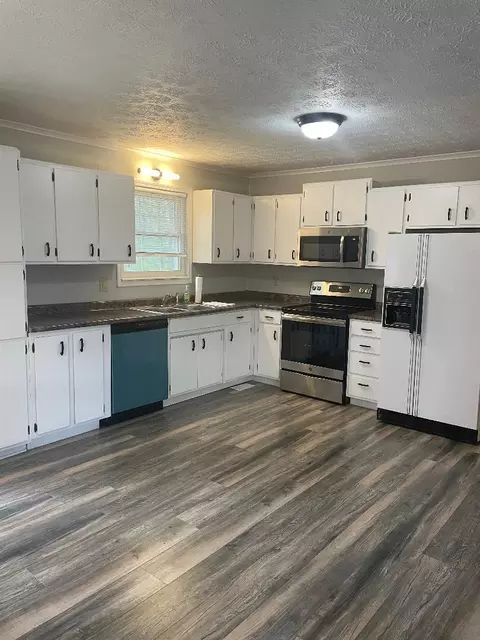 Kitchen - 693 Whippoorwill Dr, Talbott, TN 37877 photo 2 of 2