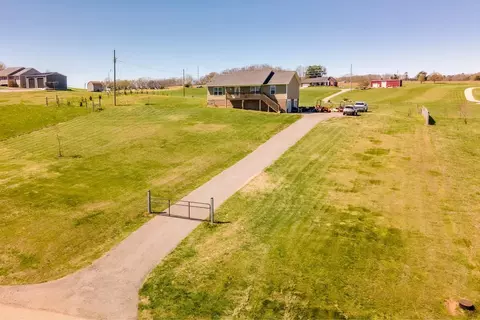 1820 Hammer Rd, Dandridge, TN 37725