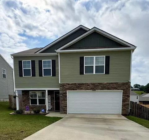 1049 Green Way Dr, Morristown, TN 37813