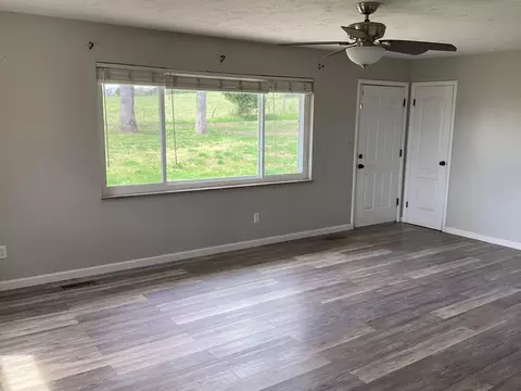 Living - 1620 Talbott Kansas Rd, Talbott, TN 37877 photo 2 of 4