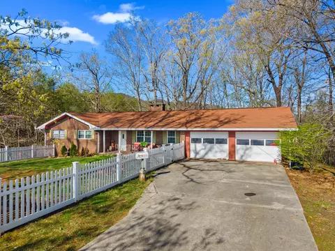 1060 Sunset Cir, Newport, TN 37821