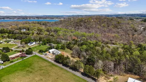 1046 Old Newport Hwy, Dandridge, TN 37725