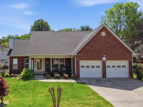 5203 Crystal Brook Dr, Morristown, TN 37814