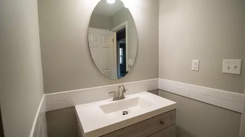 Bath - 1809 Mansfield Gap Rd, Talbott, TN 37877 photo 2 of 6