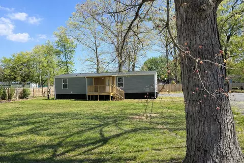 1418 Fina Ln, Dandridge, TN 37725