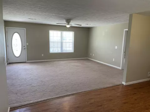 Living - 31 Primrose Ct, Chuckey, TN 37641 photo 3 of 4