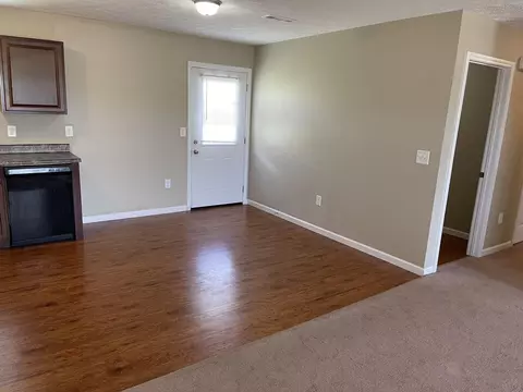 Living - 31 Primrose Ct, Chuckey, TN 37641 photo 2 of 4