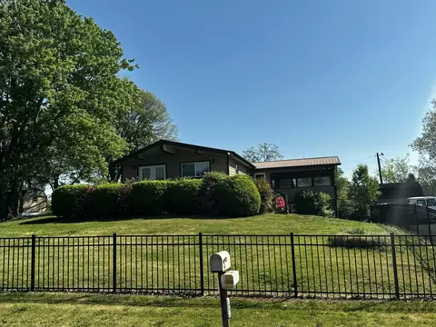 471 Huntsman Ln, Bean Station, TN 37708