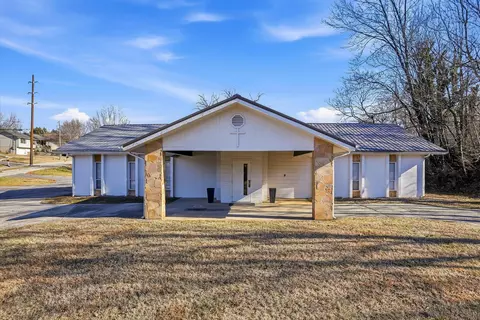 1910 Cherokee Dr, Morristown, TN 37814