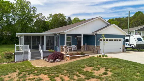 341 Garden Ln, Dandridge, TN 37725