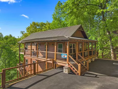 2624 Overholt Trl, Sevierville, TN 37862