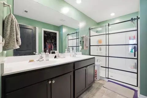 Bath - 877 Greene Meadows Dr, Talbott, TN 37877 photo 2 of 3