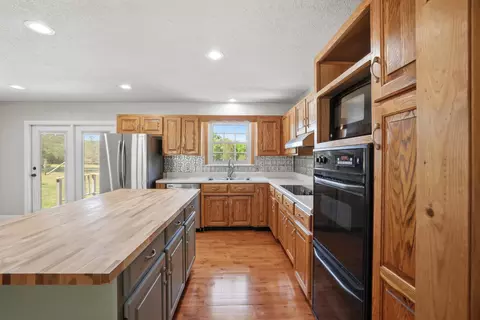 Kitchen - 467 Oakmont Rd, Bean Station, TN 37708 photo 1 of 6