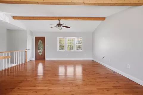 Living - 467 Oakmont Rd, Bean Station, TN 37708 photo 5 of 5