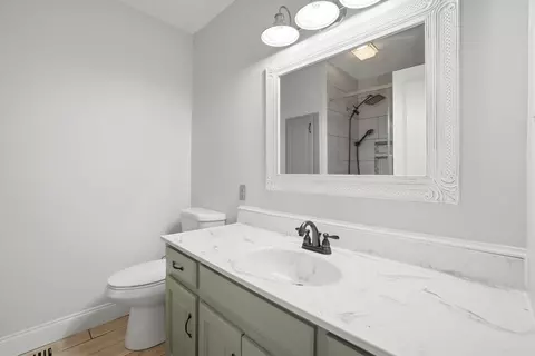 Bath - 467 Oakmont Rd, Bean Station, TN 37708 photo 4 of 4