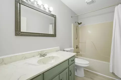 Bath - 467 Oakmont Rd, Bean Station, TN 37708 photo 1 of 4