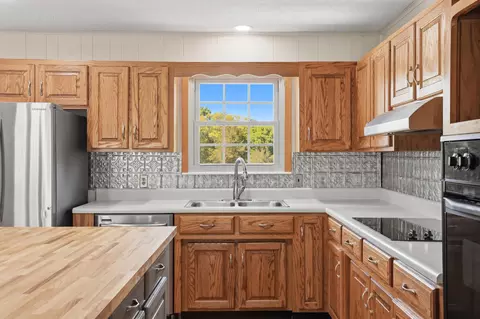Kitchen - 467 Oakmont Rd, Bean Station, TN 37708 photo 6 of 6