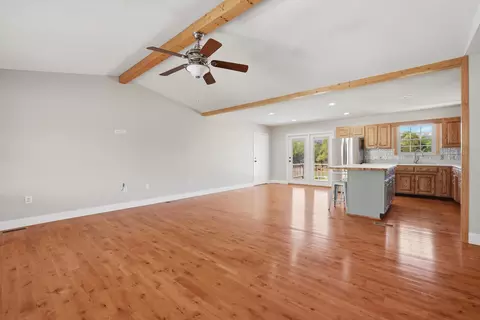 Living - 467 Oakmont Rd, Bean Station, TN 37708 photo 3 of 5