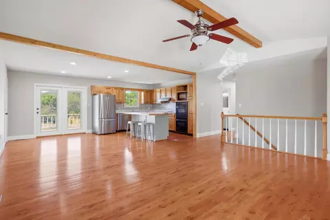 Living - 467 Oakmont Rd, Bean Station, TN 37708 photo 4 of 5