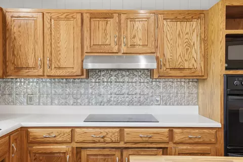 Kitchen - 467 Oakmont Rd, Bean Station, TN 37708 photo 2 of 6