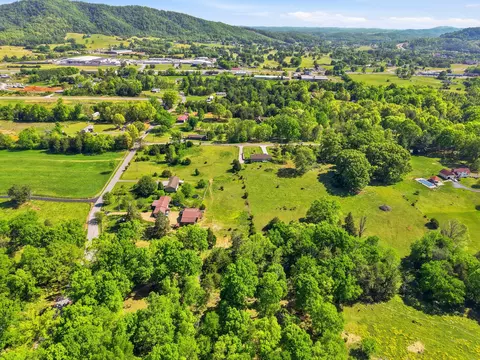 View/Area - 467 Oakmont Rd, Bean Station, TN 37708 photo 1 of 10