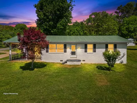 804 Pinecrest Dr, Dandridge, TN 37725