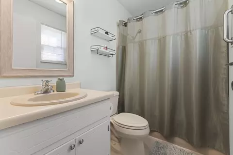 Bath - 214 Barbara Dr, Talbott, TN 37877 photo 3 of 4