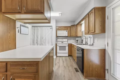 Kitchen - 214 Barbara Dr, Talbott, TN 37877 photo 2 of 3