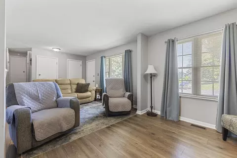 Living - 214 Barbara Dr, Talbott, TN 37877 photo 2 of 2