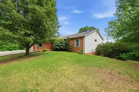 2890 Lakins Dr, Morristown, TN 37813