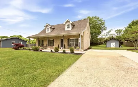 153 Gayle Ave, Lenoir City, TN 37771