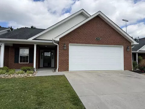 1044 Patriots Landing Dr, Dandridge, TN 37725