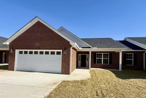1029 Patriots Landing Dr, Dandridge, TN 37725
