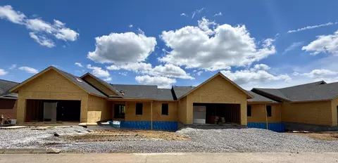 1029 Patriots Landing Dr, Dandridge, TN 37725