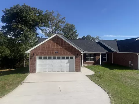 1057 Patriots Landing Dr, Dandridge, TN 37725
