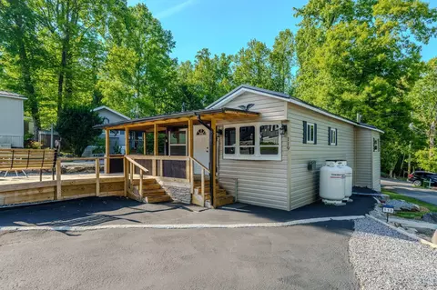 5355 East Pkwy, Cosby, TN 37722
