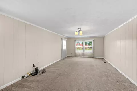 Living - 240 Coffman Rd, Bean Station, TN 37708 photo 4 of 6