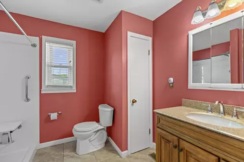 Bath - 240 Coffman Rd, Bean Station, TN 37708 photo 3 of 4