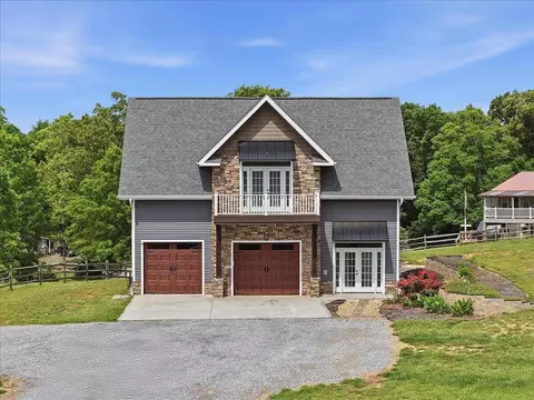 932 Hidden Harbor Ln, Sevierville, TN 37876