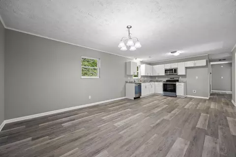 Living - 915 Ronald Dr, Talbott, TN 37877 photo 4 of 7