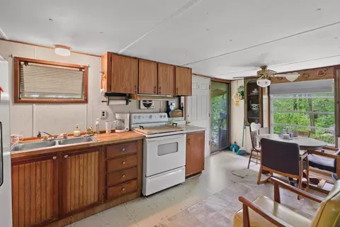 Kitchen - 185 Trinity, Harrogate, TN 37752 photo 1 of 2