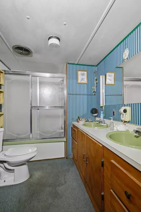 Bath - 185 Trinity, Harrogate, TN 37752 photo 2 of 2
