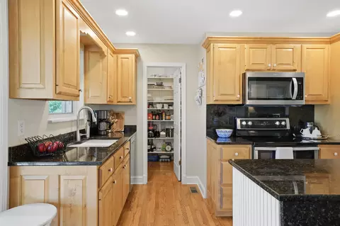 Kitchen - 7574 W Pierce Dr, Talbott, TN 37877 photo 4 of 7