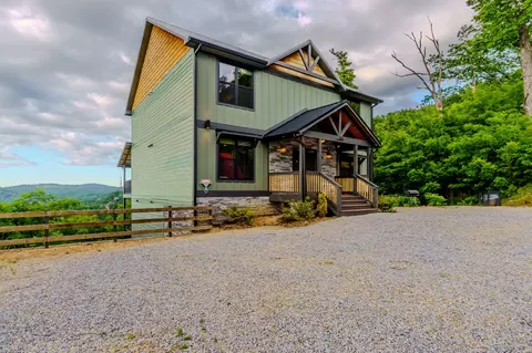 704 Topside Rd, Gatlinburg, TN 37738