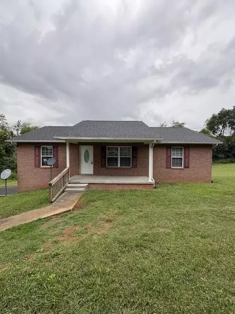 1736 Goddard Ln, Dandridge, TN 37725