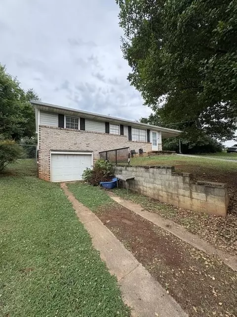 512 Hubble St, Morristown, TN 37814